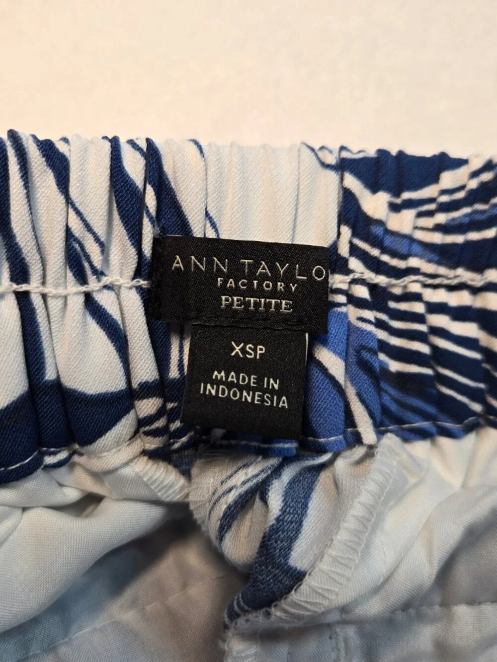 Ann Taylor Blue floral Trousers XSP - Picture 2 of 8
